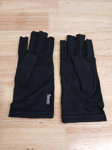 lot 40309 image: Vive Arthritis Compression Gloves - Retail $12
