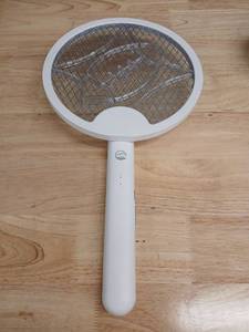 lot 40311 image: Mosquito Swatter  Model WD-9025 - Retail $0