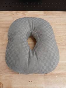 lot 40319 image: Memory Foam Travel Neck Pillow - Gray Checkered - Retail $12