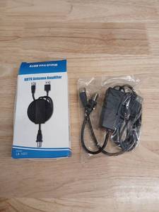 lot 40348 image: HDTV Antenna Amplifier Model LA-1001 - Retail $15