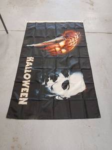 lot 40350 image: Halloween Movie Promotional Banner - Retail $45
