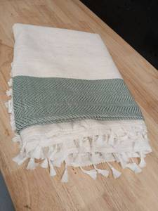 lot 40354 image: Table Cloth 55 x 90 inch - Retail $25