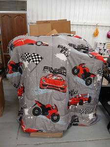lot 40368 image: Full Racing Comforter  - Retail $0