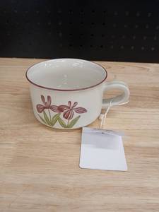 lot 40369 image: Floral Design Ceramic Tea Cup - Retail $12