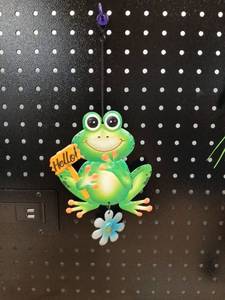 lot 40380 image: Decorative Hello Frog Wall Hanging - Retail $12