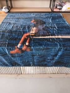 lot 40407 image: Blanket 50 inches x 38 inches - Retail $19