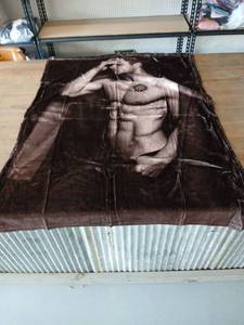lot 40408 image: 38 inches x 58 inches blanket  - Retail $15