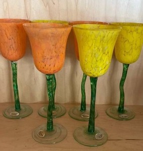 lot 19 image: Nouveau Handcrafted Tulip Wine Glasses Set