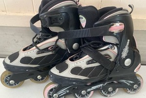 lot 52 image: Womens Rollerblade Bladerunner (size 9) Inline Skates