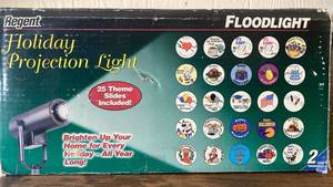 lot 94 image: Regent Holiday Projection Light with 25 Theme Slides