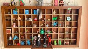 lot 102 image: Vintage Wooden Printers Type Case with Collectibles