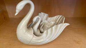 lot 103 image: Vintage Lenox Swan Family Porcelain Figurine Set