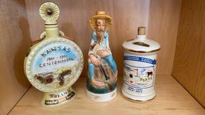 lot 107 image: Vintage Kansas Centennial Jim Beam Decanter Set