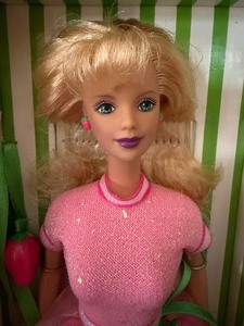 lot 500 image: Avon Special Edition Strawberry Sorbet Barbie