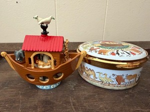 lot 512 image: Miniature Noahs Ark (inside spins) and Enamel Trinket Box