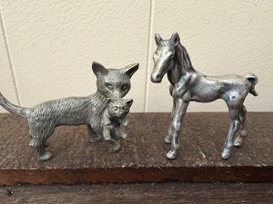 lot 517 image: Miniatures - Momma Cat w Kitten and Baby Horse