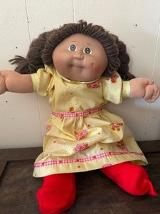 lot 519 image: Cabbage Patch Doll w Box