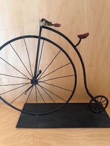 lot 522 image: Metal Vintage Bike Decor