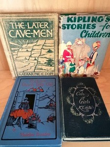 lot 529 image: Books - Antiques - Copyrights and Condition in Pictures