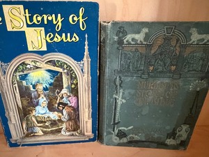 lot 530 image: Books - Antiques - Copyrights and Condition in Pictures
