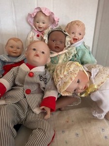 lot 538 image: Antique Dolls