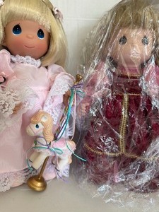 lot 542 image: Precious Moments Dolls on Stand