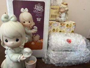lot 544 image: Precious Moments