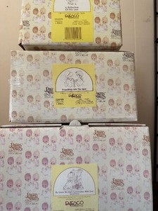 lot 545 image: Precious Moments w Boxes
