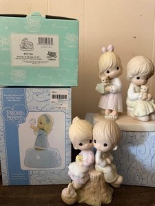 lot 549 image: Precious Moments w Boxes