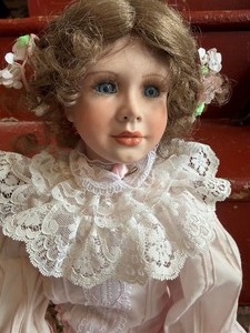 lot 550 image: Kansas State Fair Top Honored China Doll w Note From Owner