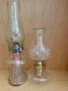 lot 562 image: Vintage Oil Lamps