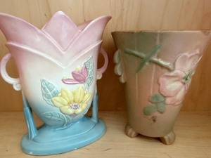 lot 565 image: Vintge Hull and Weller Planters