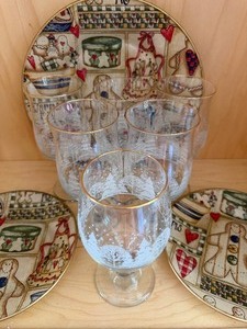 lot 569 image: Vintage Glasses and Snowman Plates (2 Sizes)
