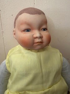 lot 568 image: Antique China Doll