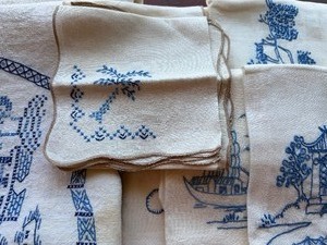 lot 573 image: Vintage Willowware Linens, Please See Pictues