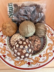 lot 574 image: Large Bowl w Natural Texture Decorative Balls