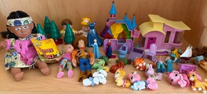 lot 581 image: Vintage Dolls and Toys