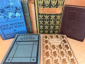 lot 584 image: Books - Antiques - Copyrights and Condition in Pictures