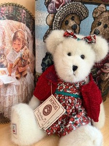 lot 603 image: Vintage Flue Cover, Boyds Bear Plush and Table Runner