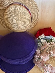 lot 613 image: Vintage Hats and Fur Collar or Scarf