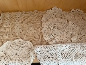 lot 616 image: Doilies, Sizes in Pictures