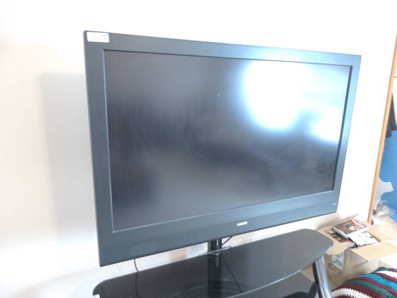 lot 4363 image: Sanyo 52 flatscreen tv.