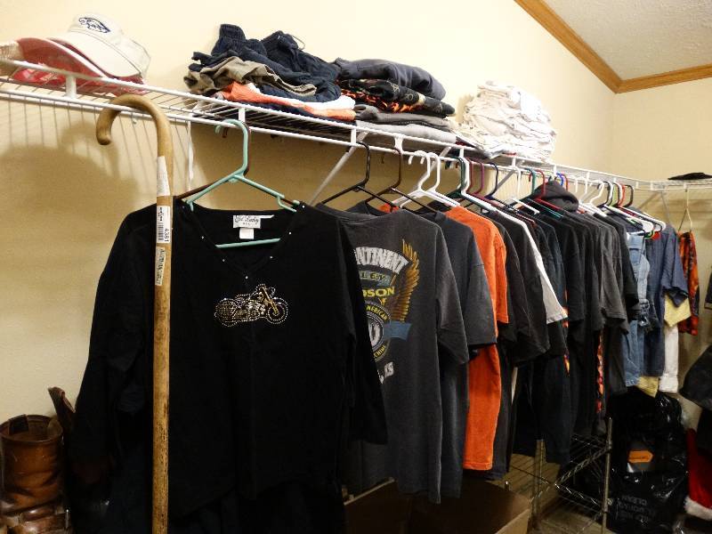 lot 4381 image: Colthes in closet.
