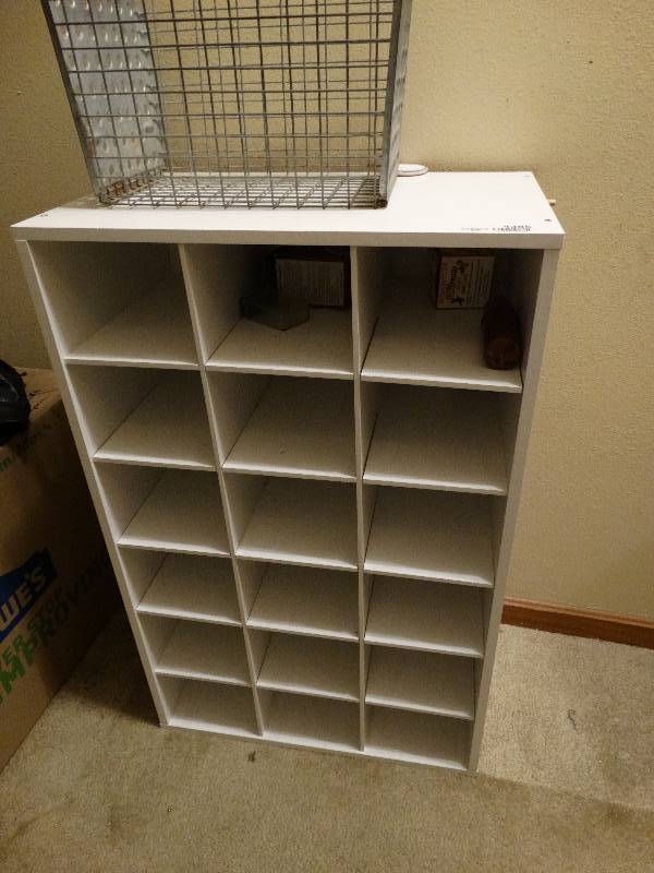 lot 4385 image: Shoe storage fits 18 pairs of shoes.