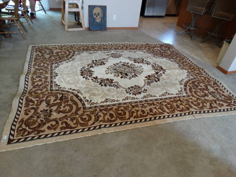 lot 4405 image: Area rug 120 x 94.