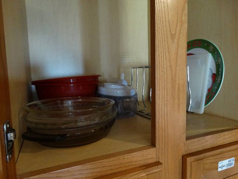 lot 4415 image: Contents in cabinet.