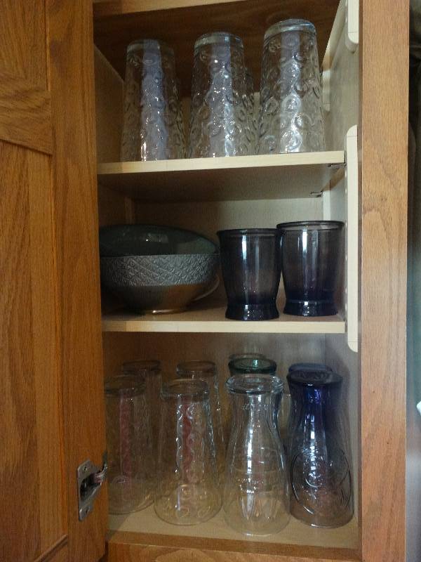 lot 4418 image: Contents in cabinet.