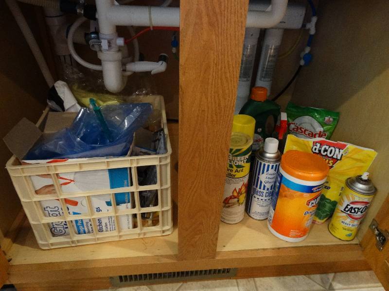 lot 4421 image: Contents in cabinet.
