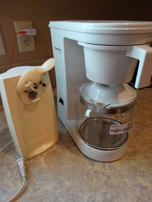 lot 4423 image: Electric can opener & coffee maker.