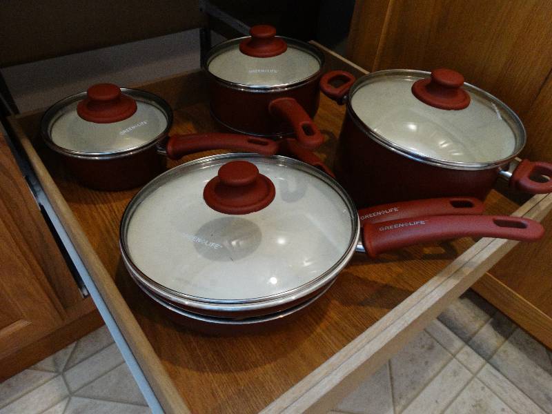 lot 4427 image: 10 pc Green life pot & pan set.